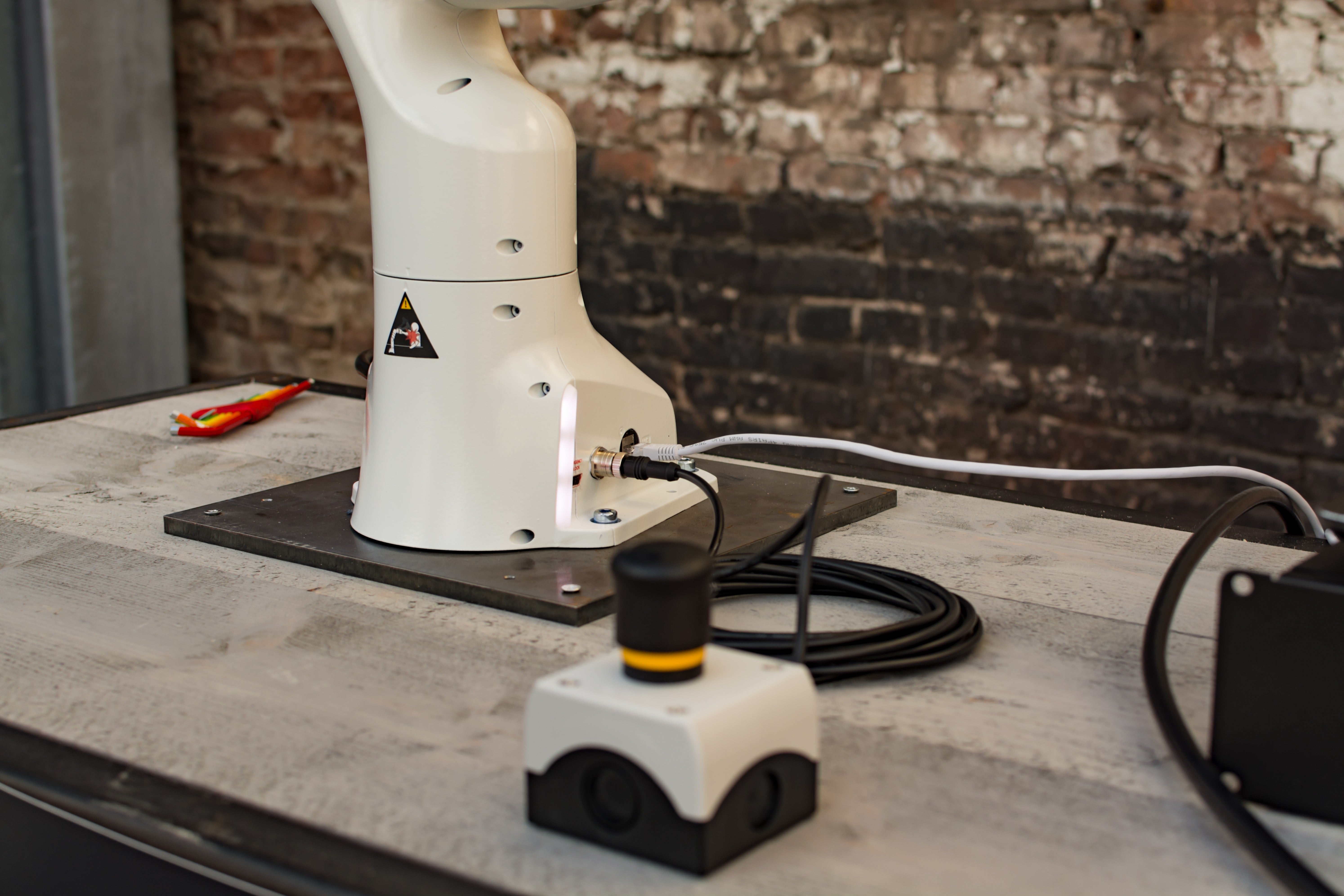 Veilligheid van de cobot Veiligheid van de cobot verzekerd met een noodstop.