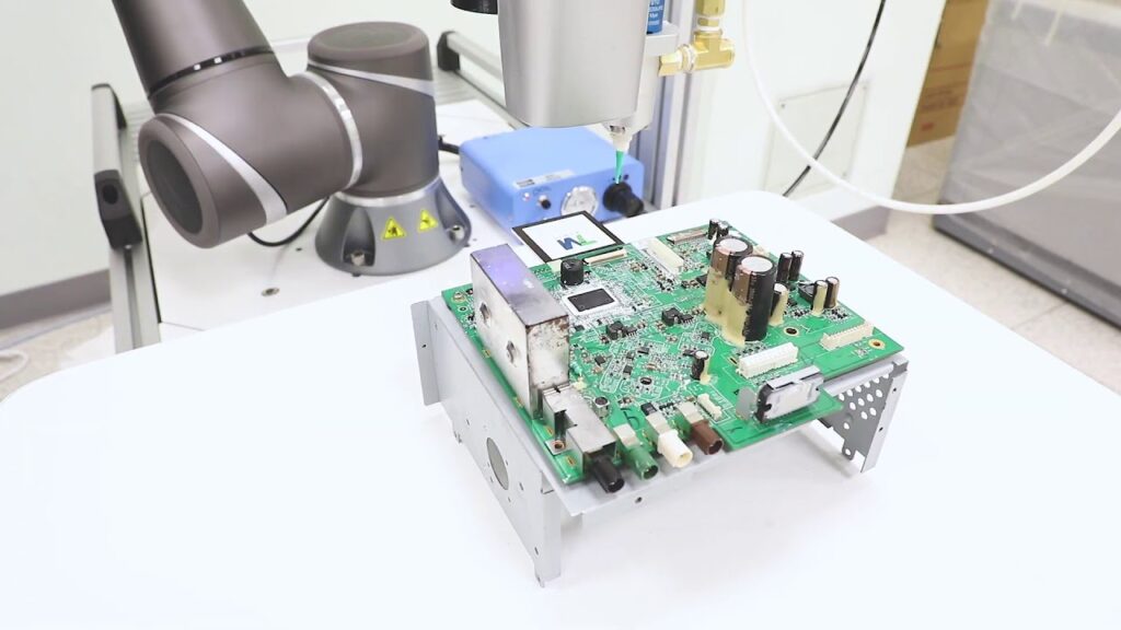 cobot glueing and sealing