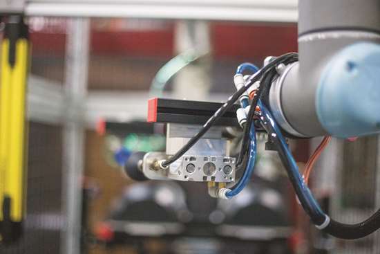 Cobots-Integration-in-Plastic-and-Polymer-Production