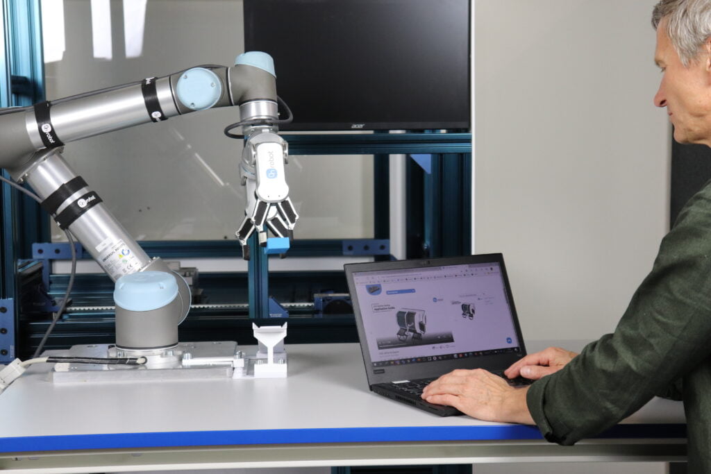 LEARN-OnRobot_laptop2-5 programming a cobot| programmeren van een cobot