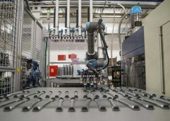 cobots in the plastics industry