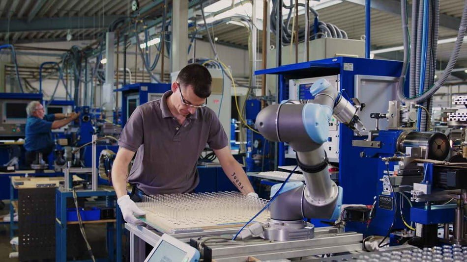 ur5_cobots_machine_tending_pick_and_place_hofmann Pick-and-place